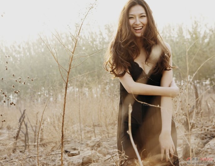 三大冠軍模特性感演繹時尚