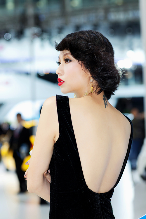 長禮服高貴車模