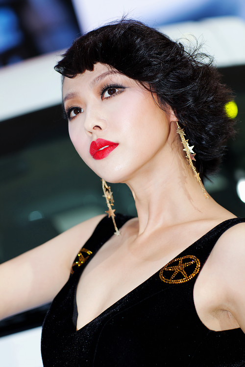 長禮服高貴車模