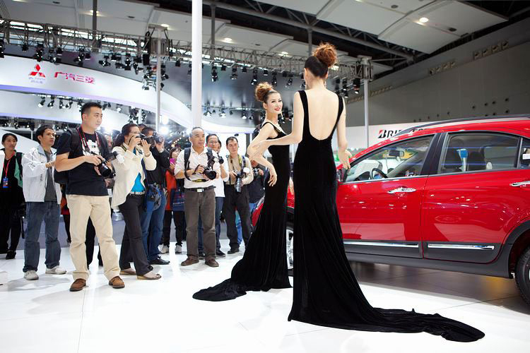 長禮服高貴車模