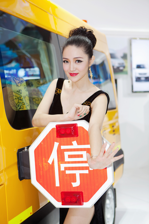 長禮服高貴車模