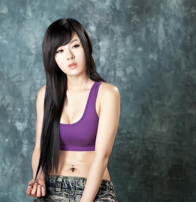 美女溫柔裸露性感