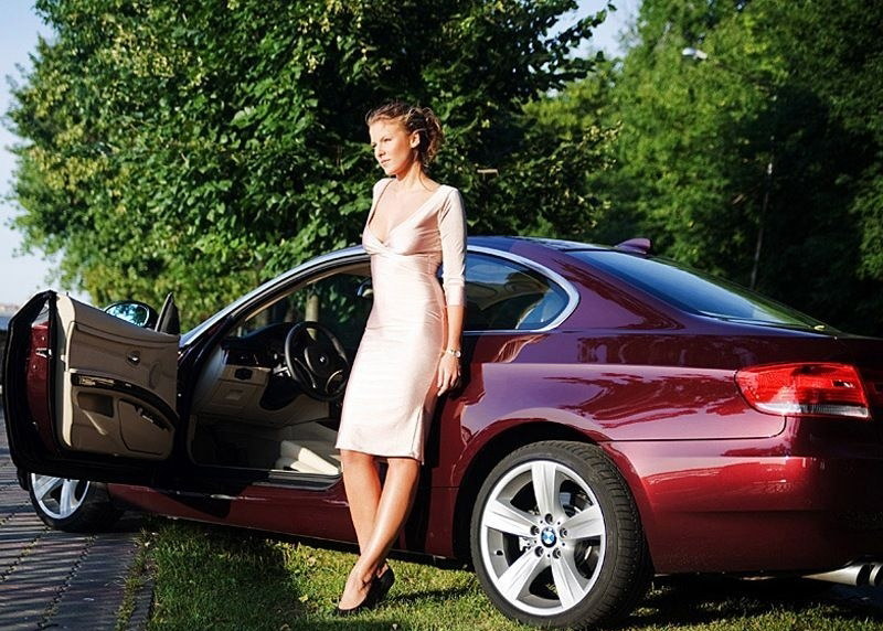 俄羅斯少婦的戀車情結