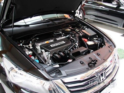 廣汽本田  2.4L 自動 前發(fā)動機底部特寫