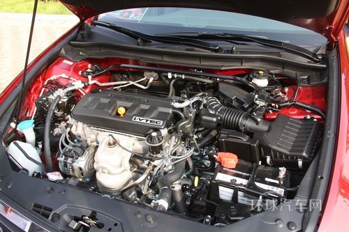 東風本田  2.4L 自動 發動機局部特寫
