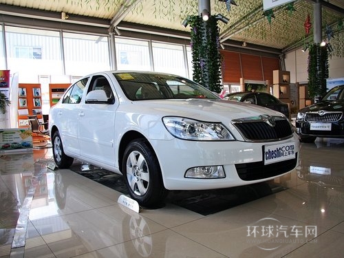 斯柯達  1.6L 手動 車輛右側45度角