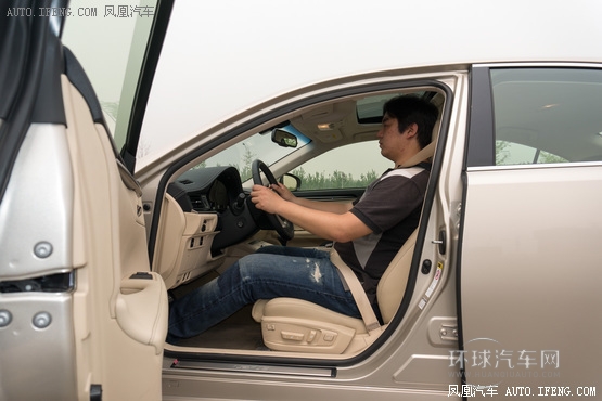 雷克薩斯ES對(duì)比凱迪拉克XTS “非主流”(4)