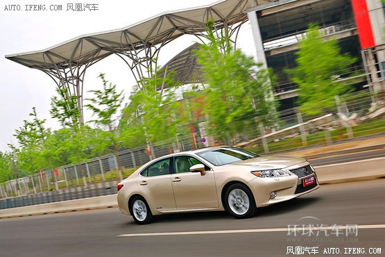 雷克薩斯ES對(duì)比凱迪拉克XTS “非主流”(4)