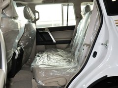 一汽豐田  普拉多 4.0L AT 第二排座椅正視圖