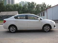 華晨中華  1.5L 手動 車輛正右側