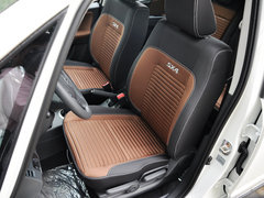 長安鈴木  酷銳版 1.6L 手動 駕駛席座椅前45度視圖