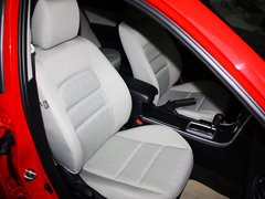 一汽馬自達  2.0L 自動 副駕駛席座椅45度特寫