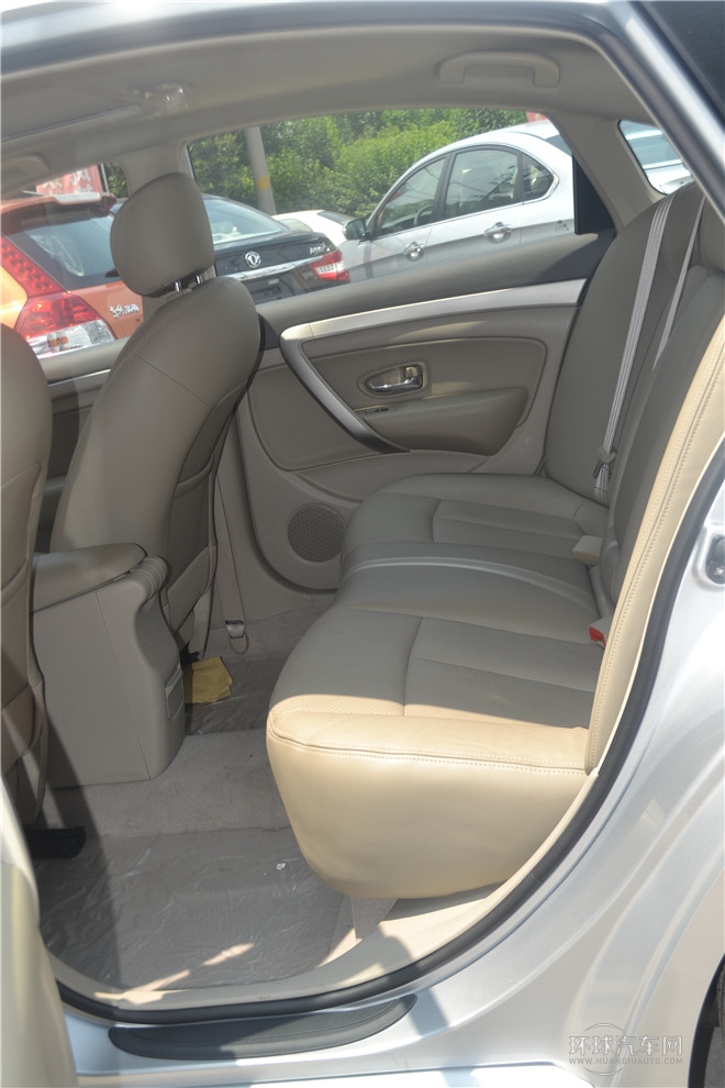 2014款1.6L自動尊貴型