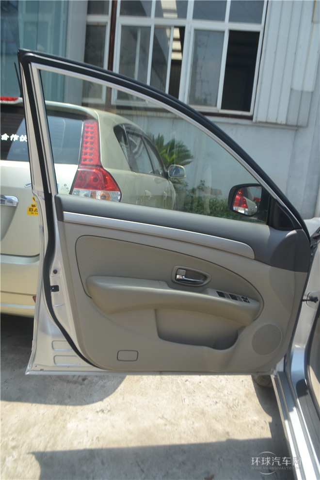 2014款1.6L自動尊貴型