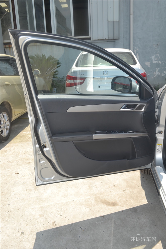 風(fēng)神 H30 Cross 1.5L 手動(dòng)感恩版