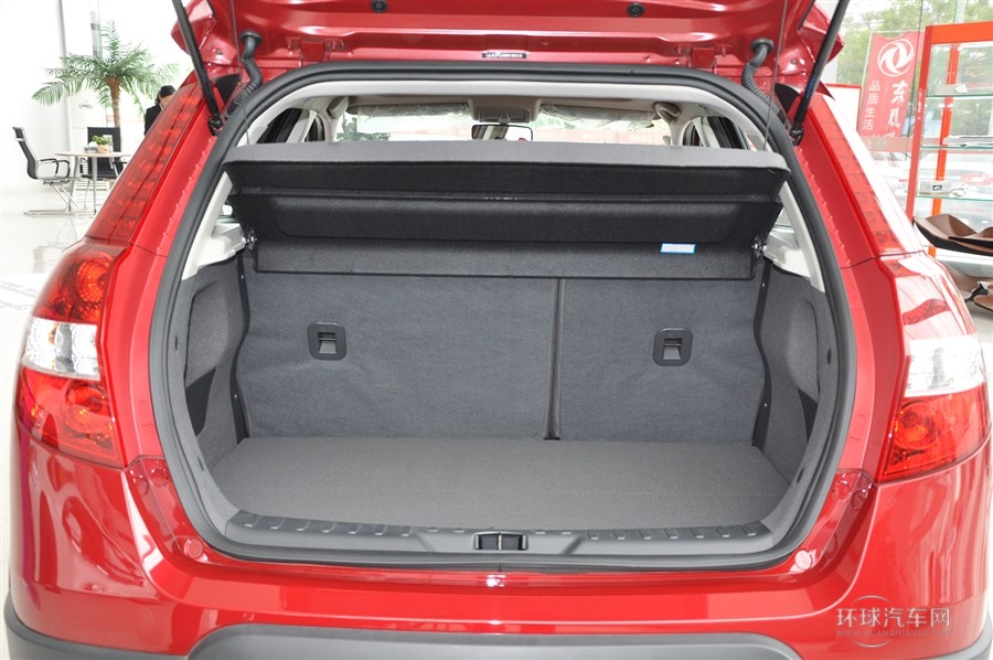 2014款 Cross 1.6L 手動尊逸型