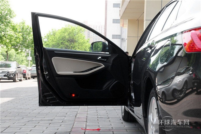 2014款 2.0L 自動豪華型