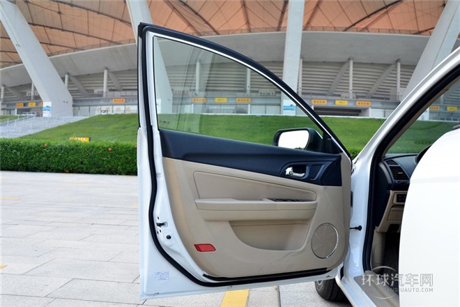 2013款 1.6L MT豪華型