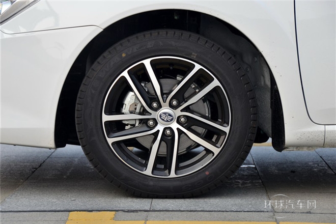 2013款 1.6L MT豪華型