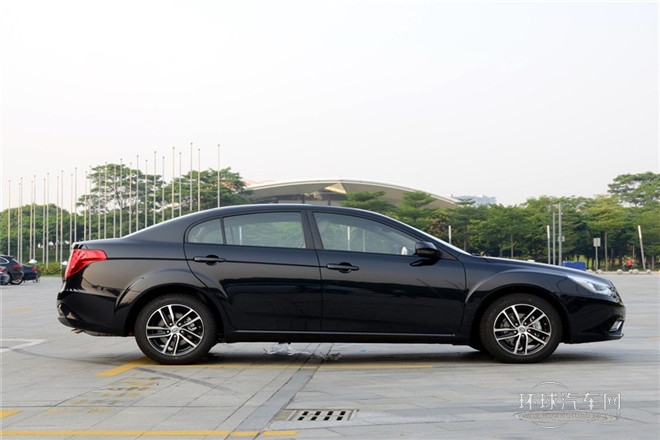 2013款 1.8L AT尊貴型