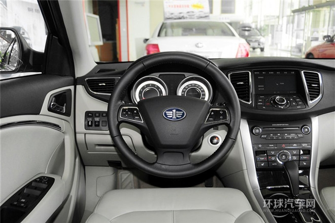 2014款 1.8T 自動尊貴型