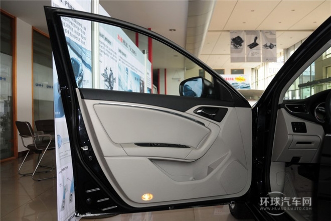 2014款 1.8T 自動尊貴型