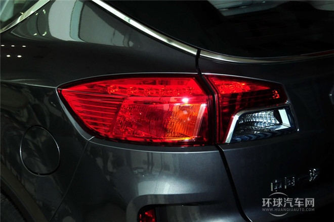 2013款 2.0L 手動基本型