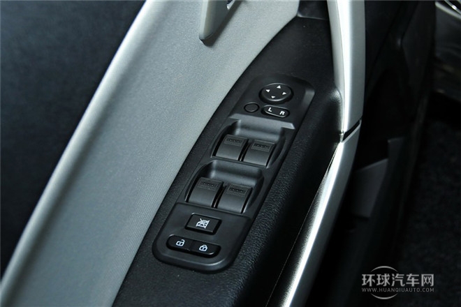 2013款 2.0L 手動基本型