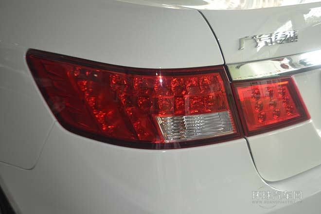 2013款 1.8T 自動豪華版