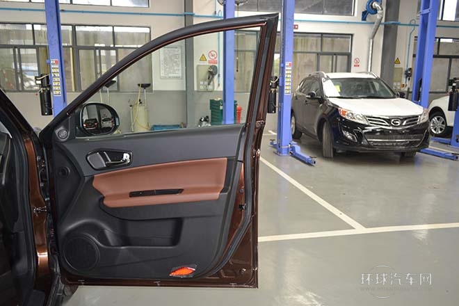 2013款 1.8T 自動兩驅豪華版