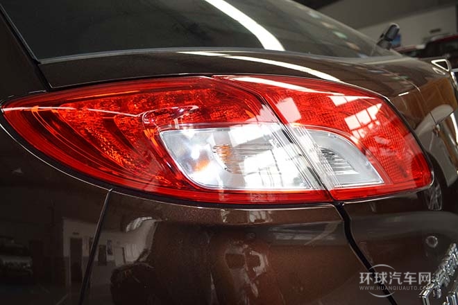 2013款 1.8T 自動兩驅豪華版