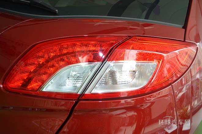 2013款 1.8T 自動兩驅精英版