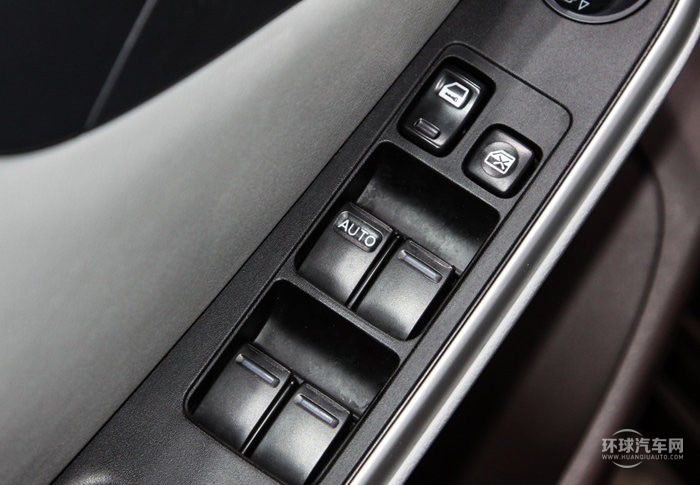 2014款 榮耀導(dǎo)航版 1.8T 手動(dòng)經(jīng)典型