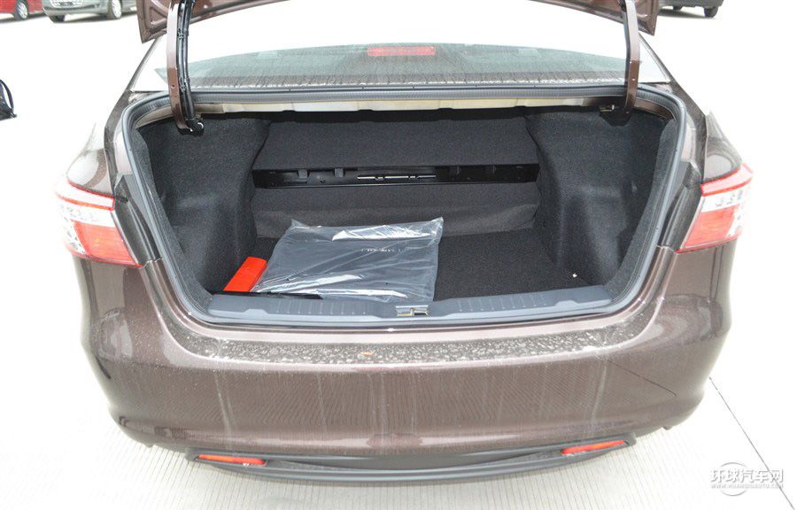 2014款 榮耀導航版 1.8T 手動精致型