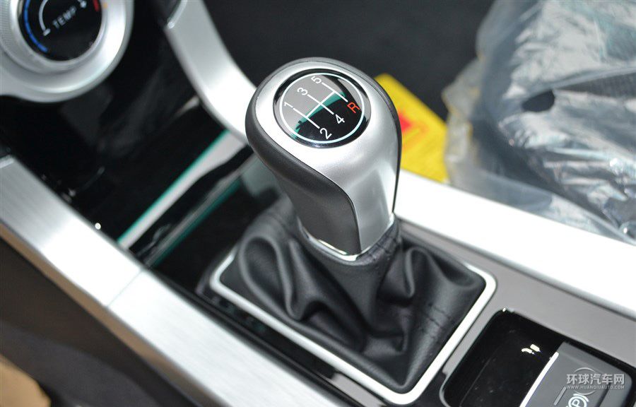 2014款 榮耀導(dǎo)航版 1.8T 手動(dòng)精致型