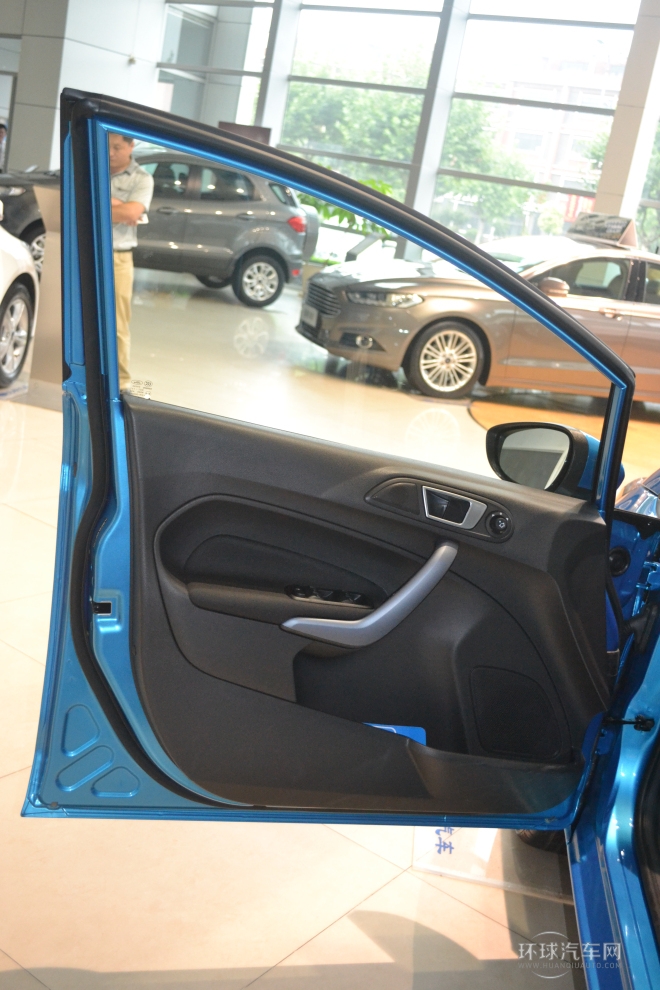 2013款 兩廂 1.5L 自動(dòng)時(shí)尚型