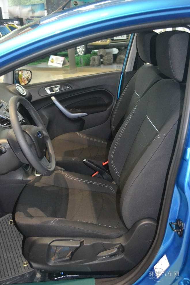 2013款 兩廂 1.5L 自動(dòng)時(shí)尚型