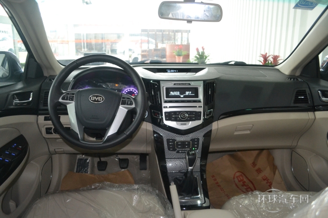 2014款 1.5L 手動(dòng)舒適型