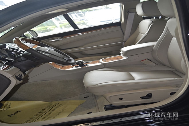 2013款 3.6L 尊適版