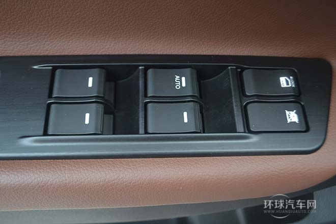 2013款 1.8T 自動四驅(qū)至尊版