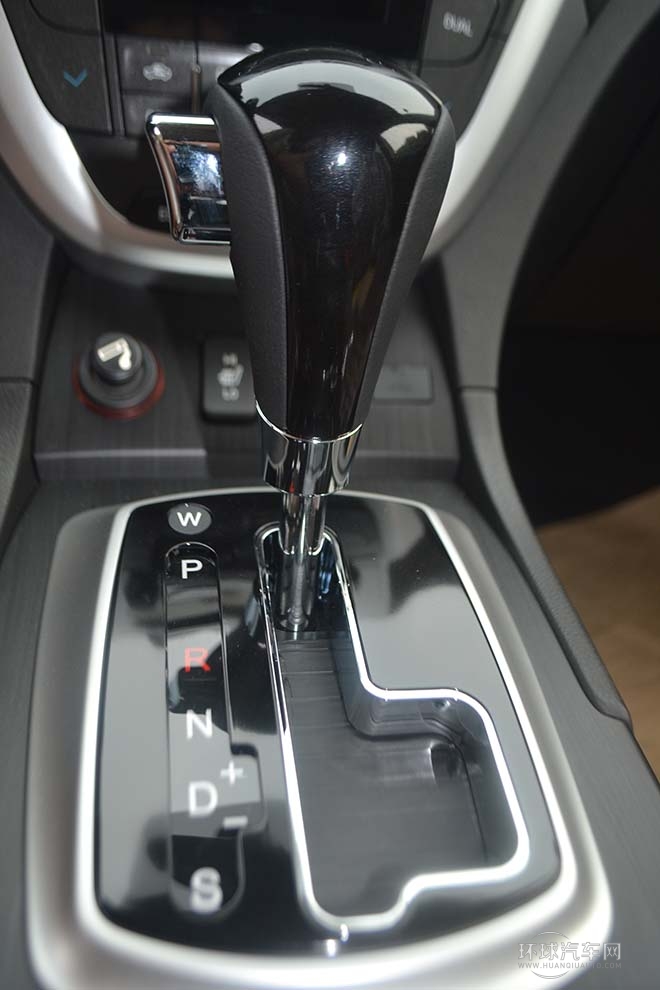 2013款 1.8T 自動四驅至尊版