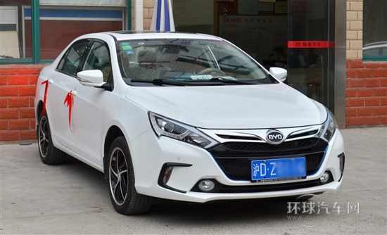 領跑新能源汽車  比亞迪秦獲三連冠