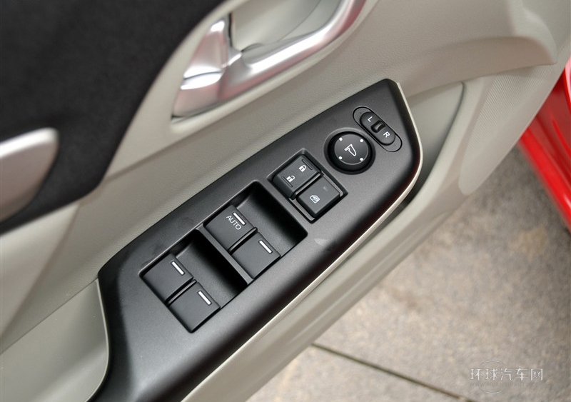 2014款 1.8L 自動豪華版