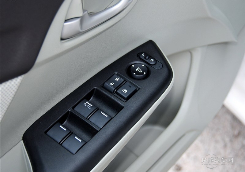 2013款 十周年紀念 1.8L 自動舒適版