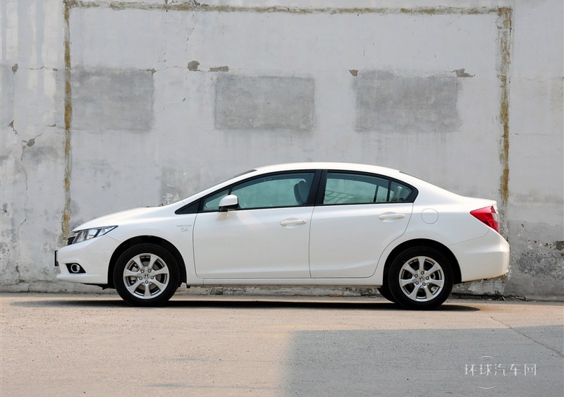 2013款 十周年紀(jì)念 1.8L 自動舒適版