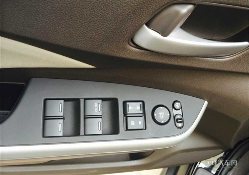 2012款 2.4L 四驅(qū)豪華版