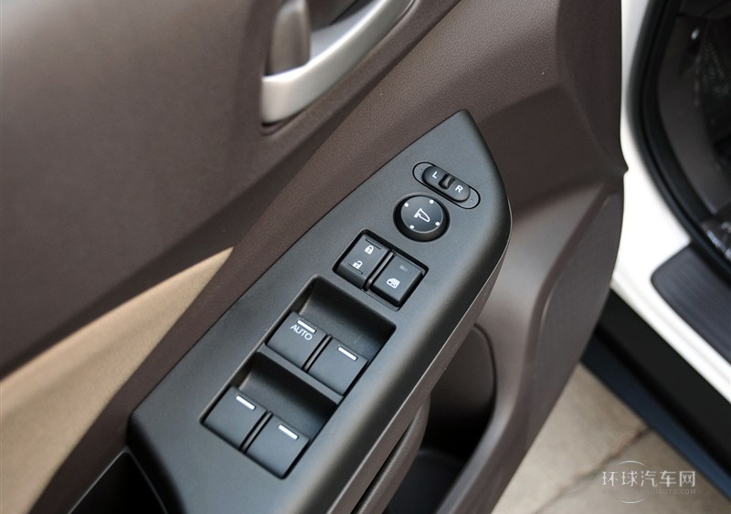 2012款 2.0L 兩驅都市版