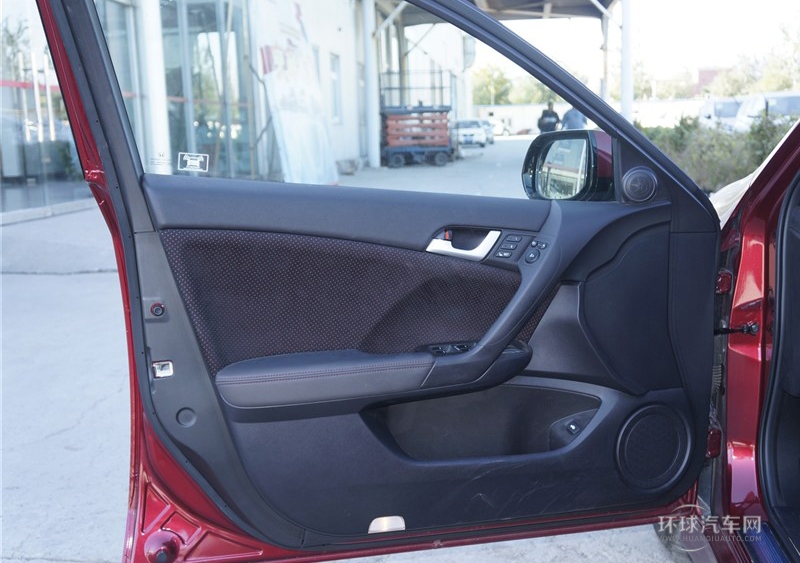 2013款 2.4L 尊貴版