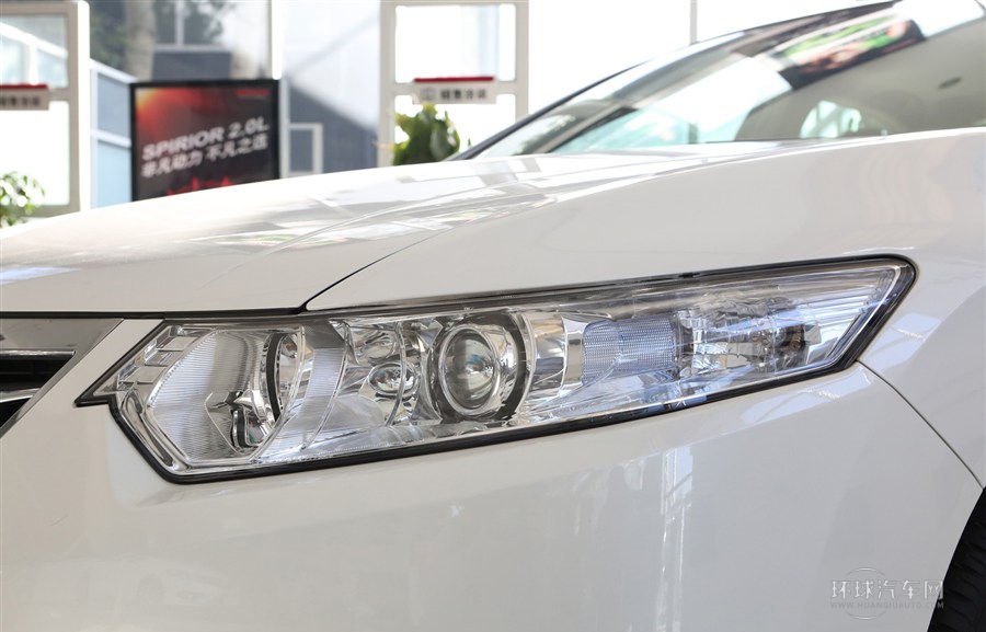 2013款 2.0L 尊貴版