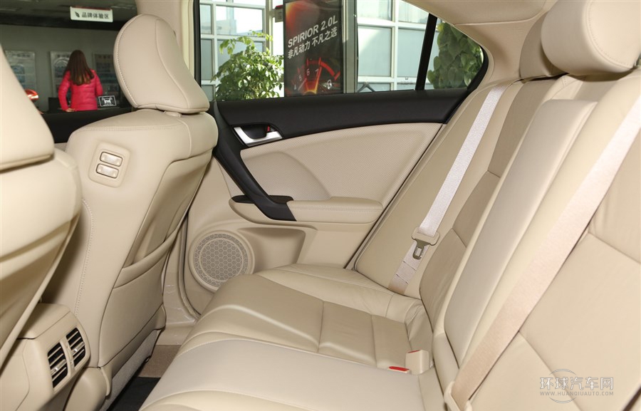 2013款 2.0L 尊貴版